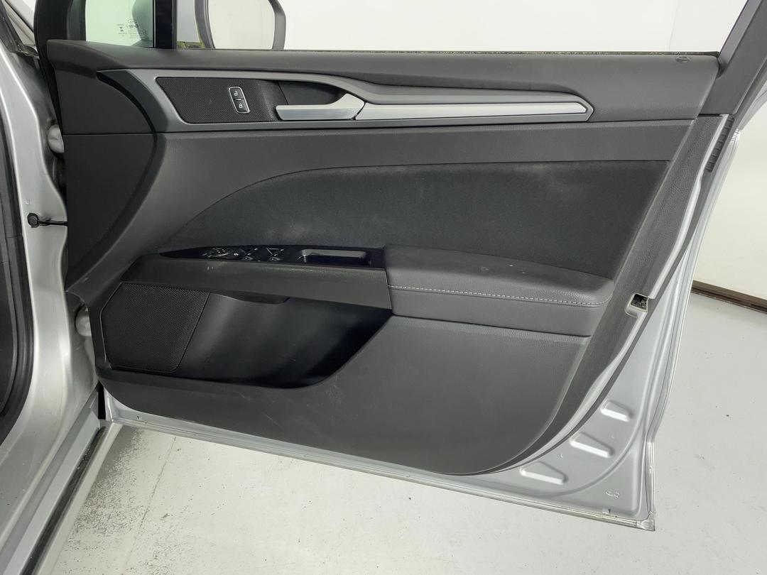 Photo '13' of Ford Mondeo Ambiente 5DR Diesel Photo '13' of Ford Mondeo Ambiente 5DR Diesel