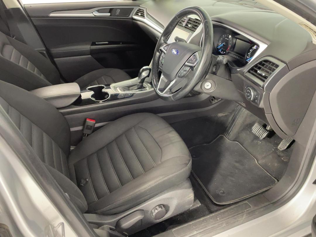 Photo '14' of Ford Mondeo Ambiente 5DR Diesel Photo '14' of Ford Mondeo Ambiente 5DR Diesel