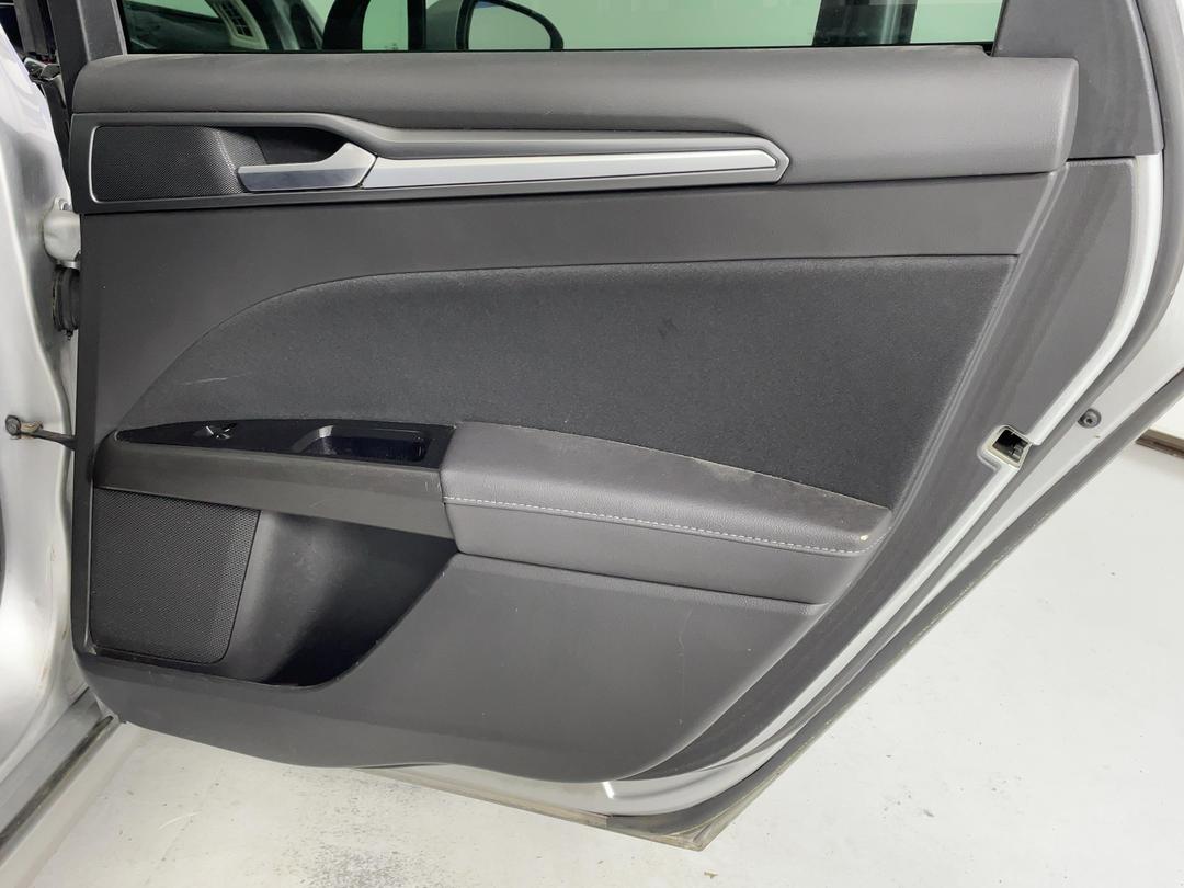 Photo '17' of Ford Mondeo Ambiente 5DR Diesel Photo '17' of Ford Mondeo Ambiente 5DR Diesel