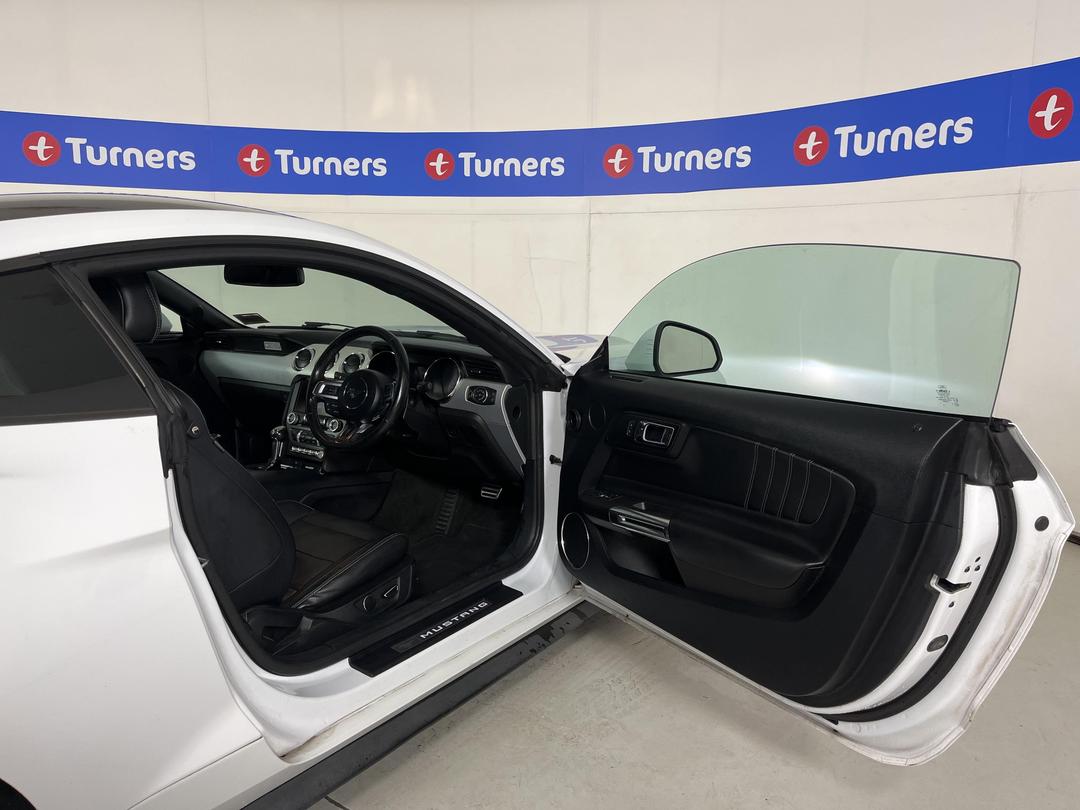 Photo '15' of Ford Mustang