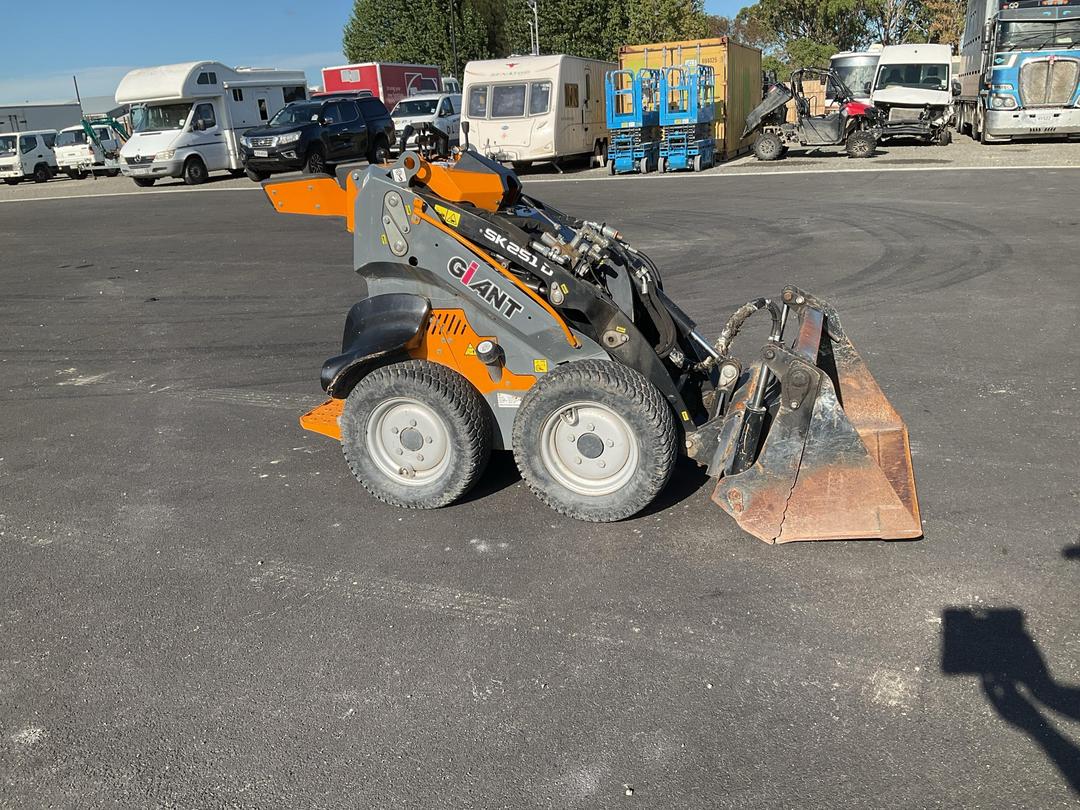 Photo '3' of Giant SK251D SK Skid Steer