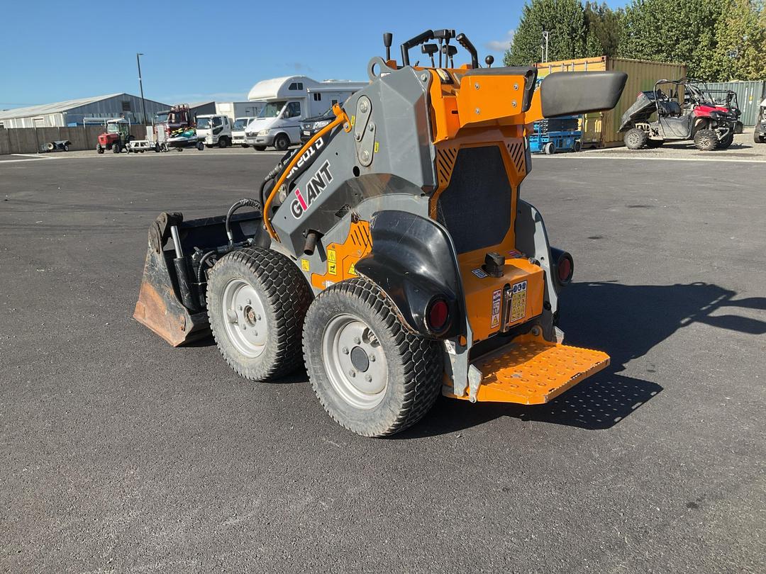 Photo '8' of Giant SK251D SK Skid Steer