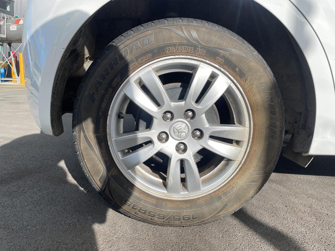 Photo '8' of Holden Barina CD