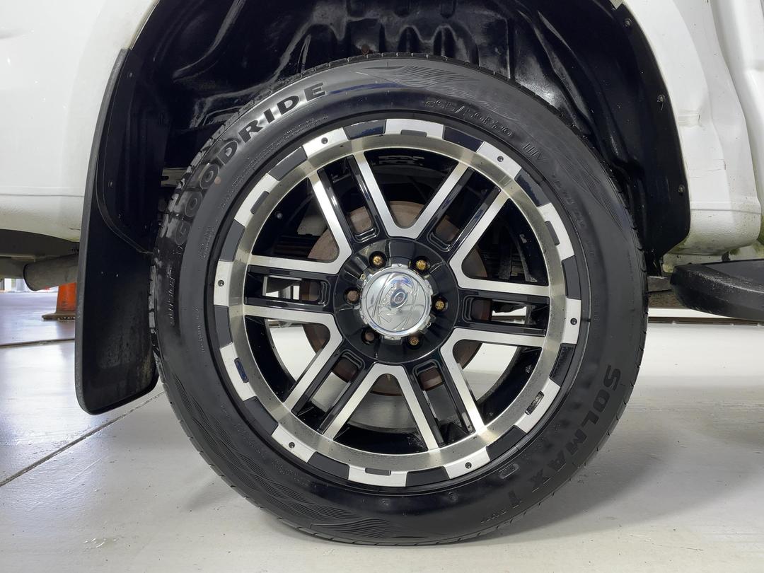 Photo '12' of Holden Colorado