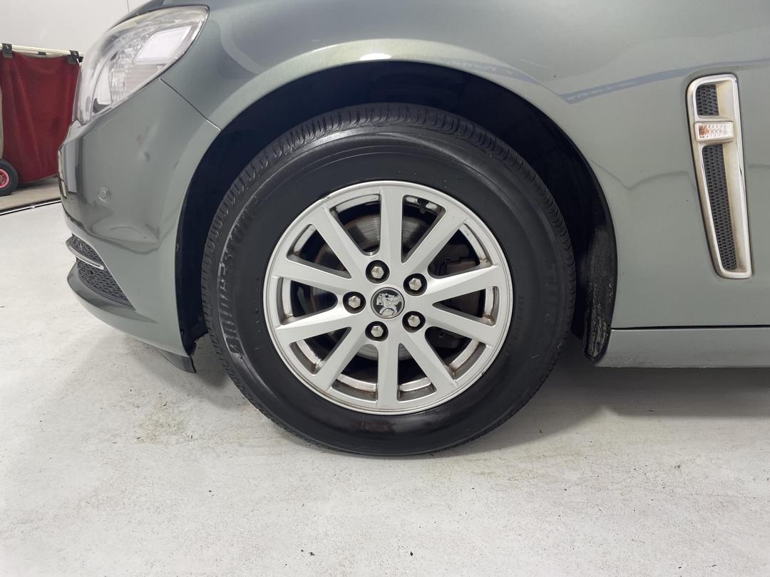 Photo '10' of Holden Commodore