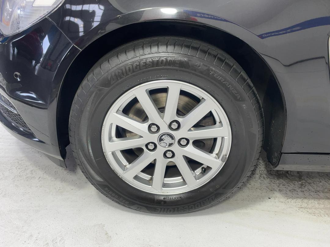 Photo '10' of Holden Commodore