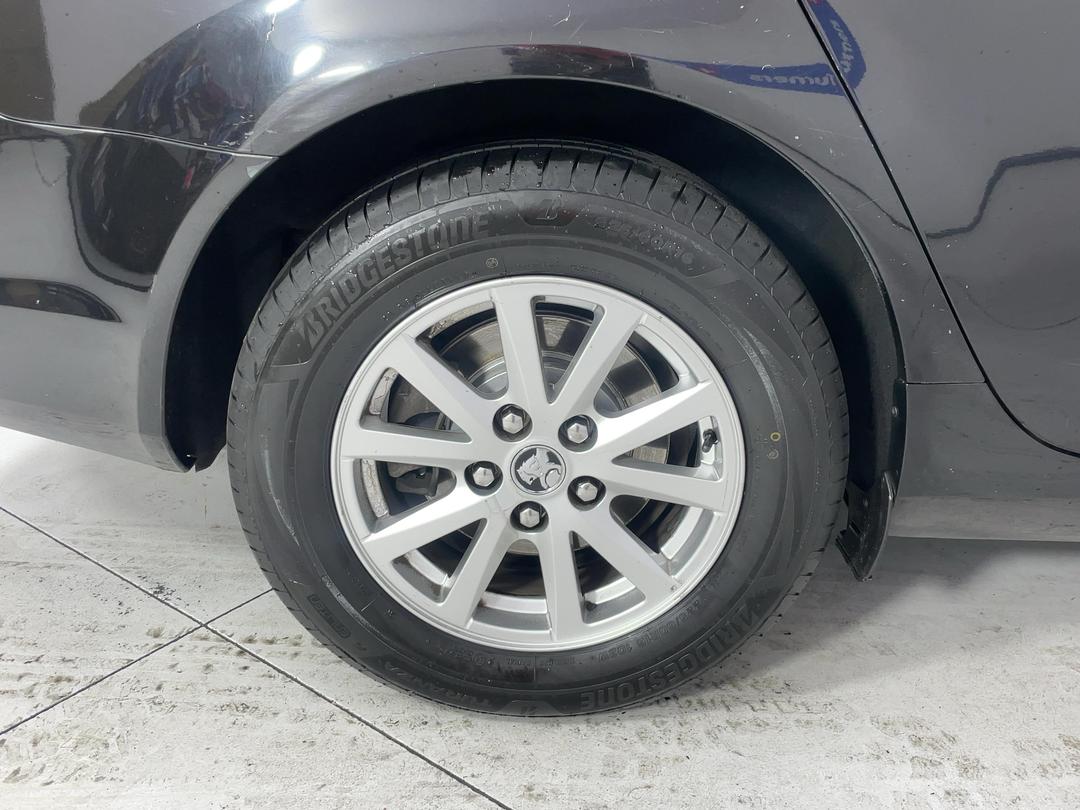 Photo '12' of Holden Commodore
