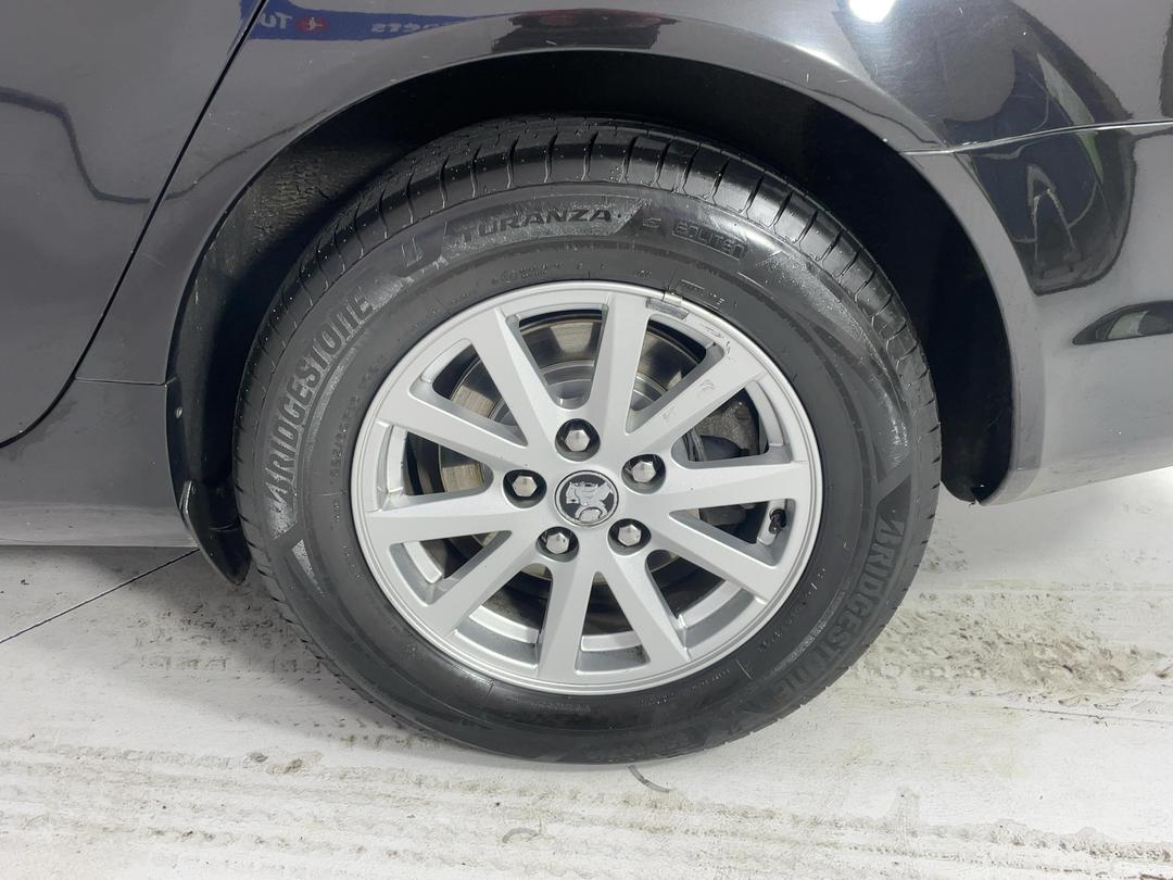 Photo '11' of Holden Commodore