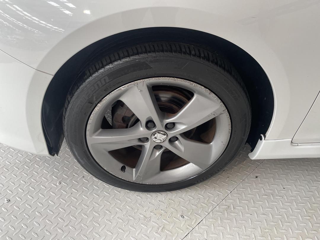 Photo '10' of Holden Cruze