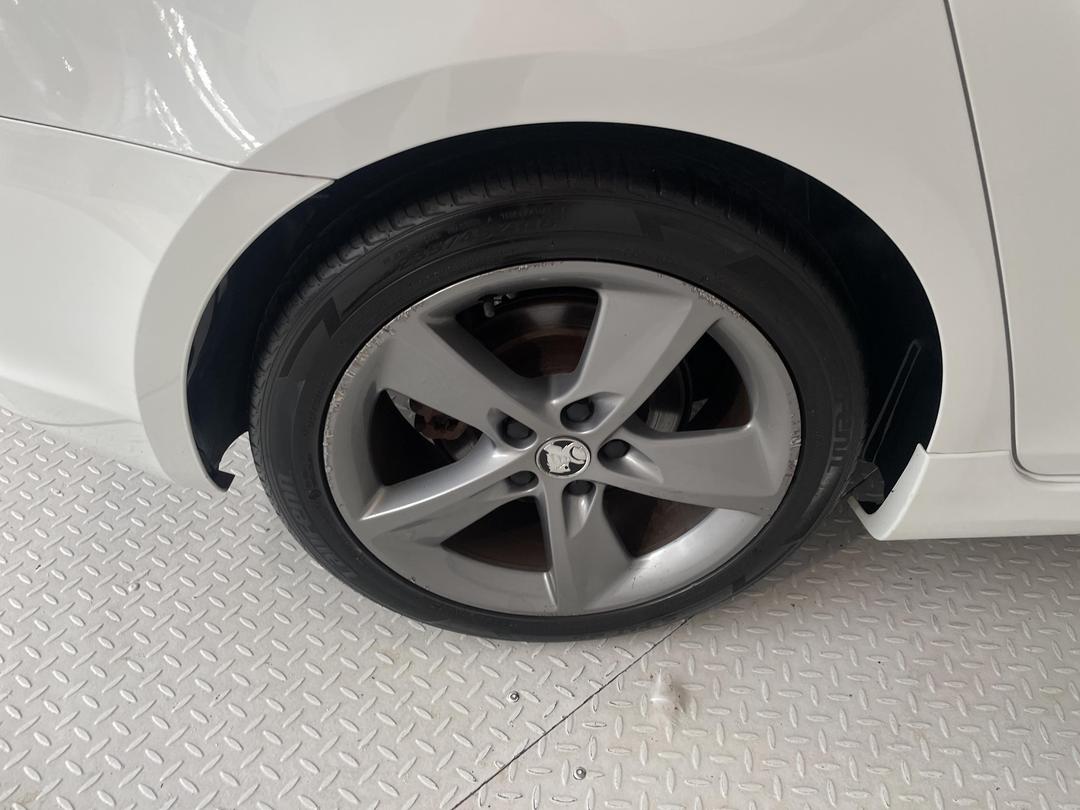 Photo '12' of Holden Cruze