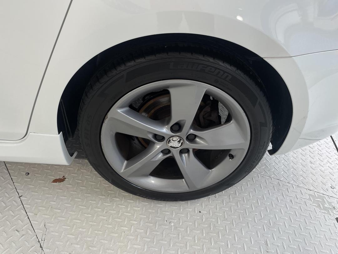 Photo '11' of Holden Cruze