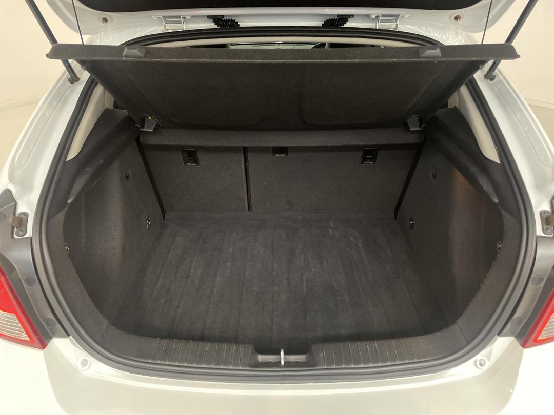 Photo '14' of Holden Cruze