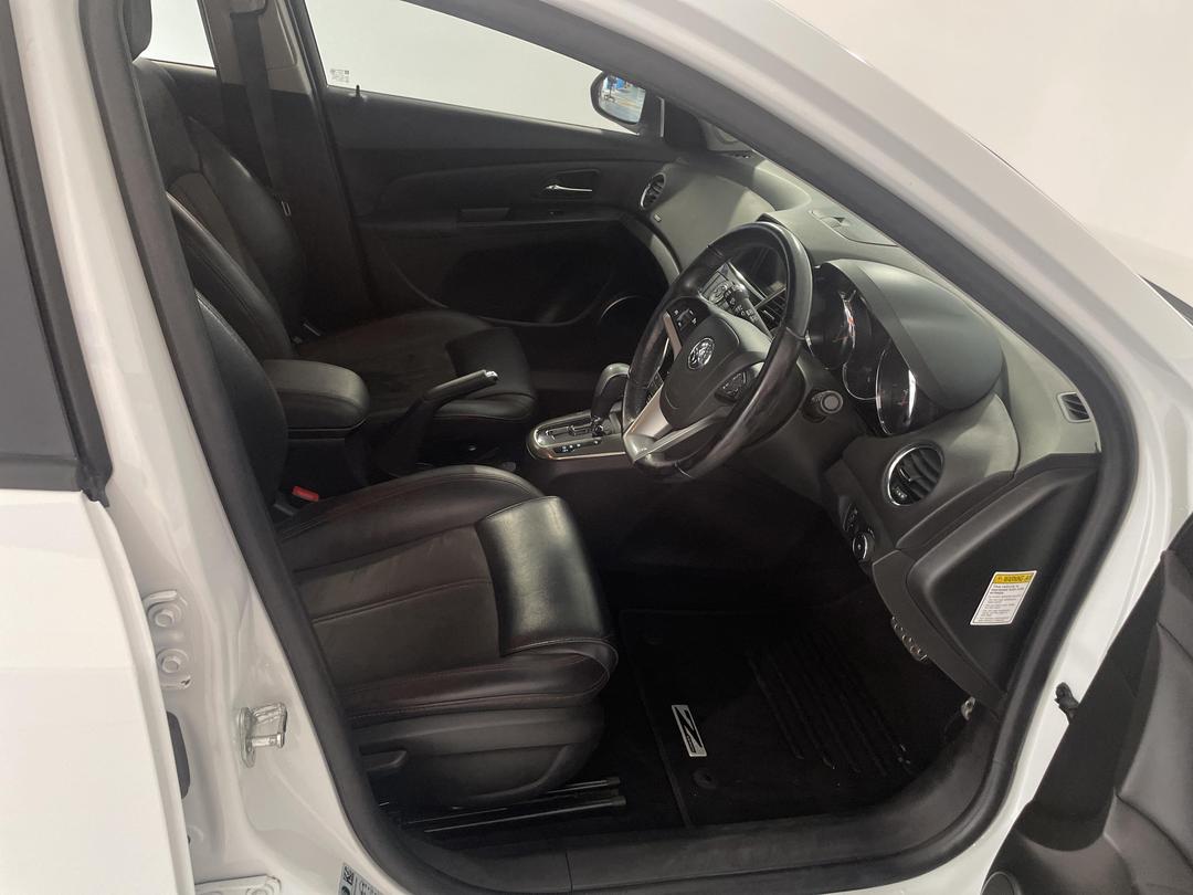 Photo '16' of Holden Cruze