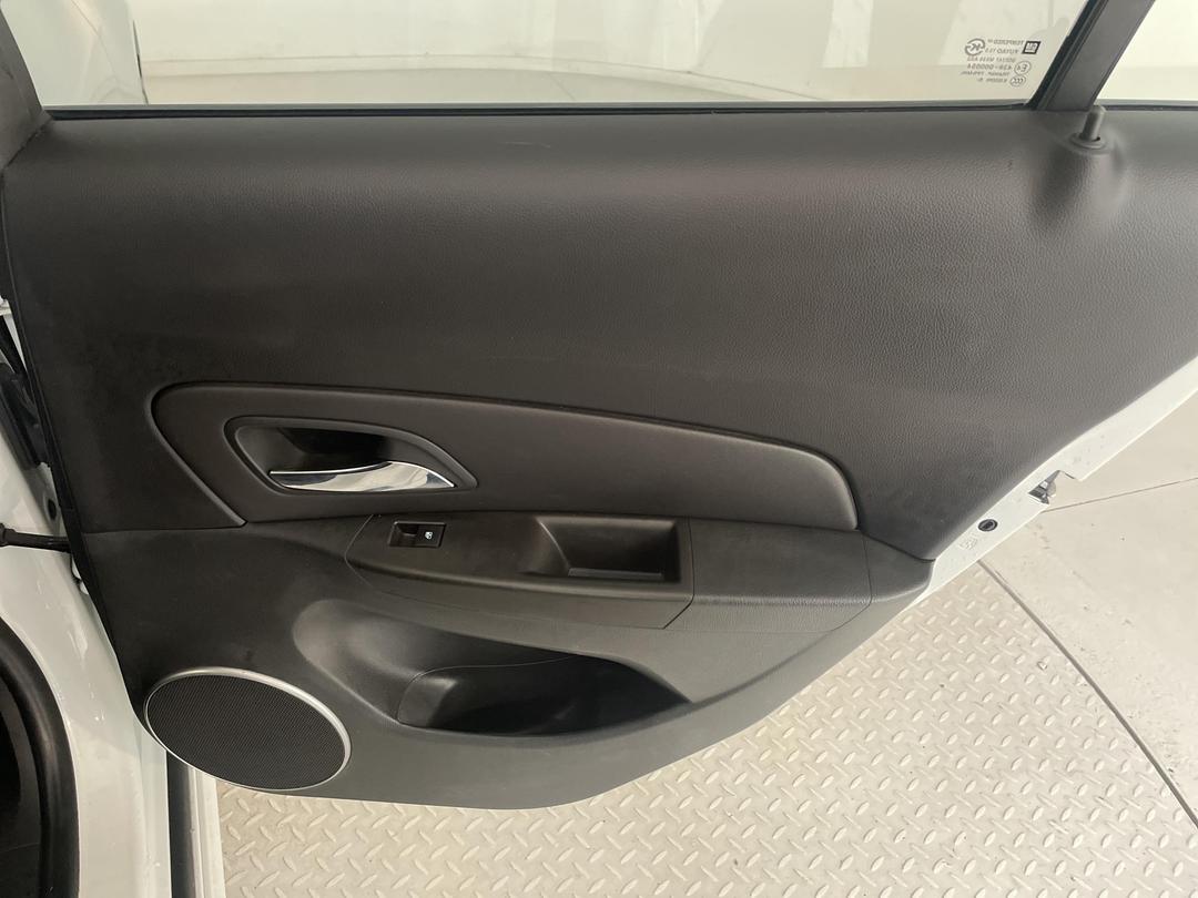 Photo '19' of Holden Cruze