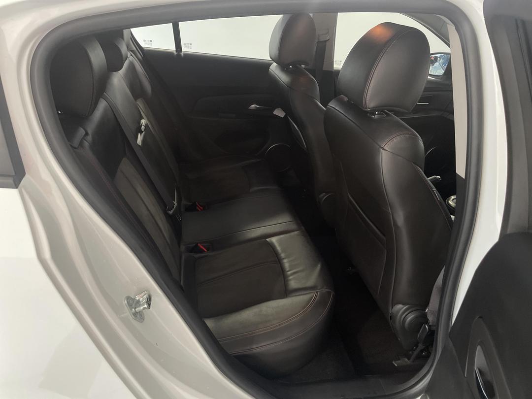 Photo '20' of Holden Cruze