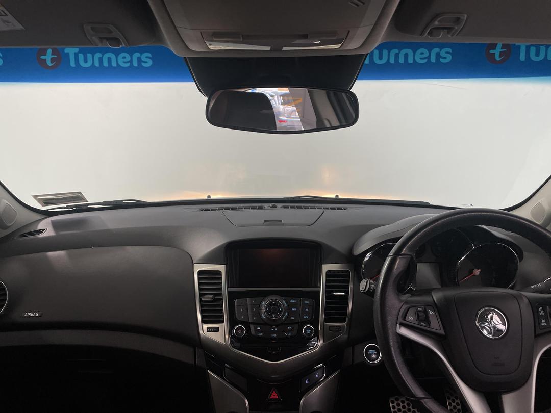 Photo '17' of Holden Cruze