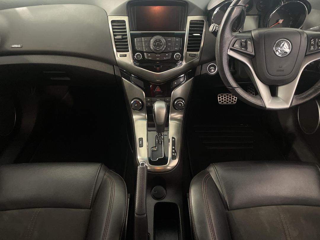 Photo '18' of Holden Cruze