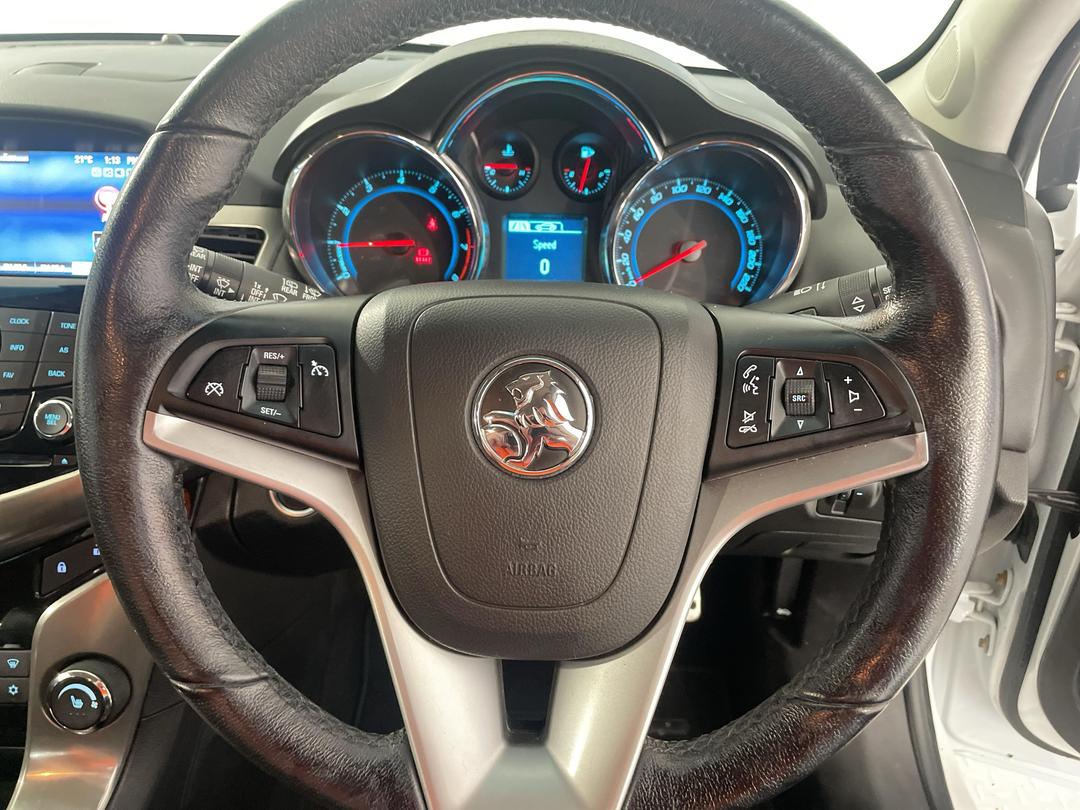 Photo '28' of Holden Cruze