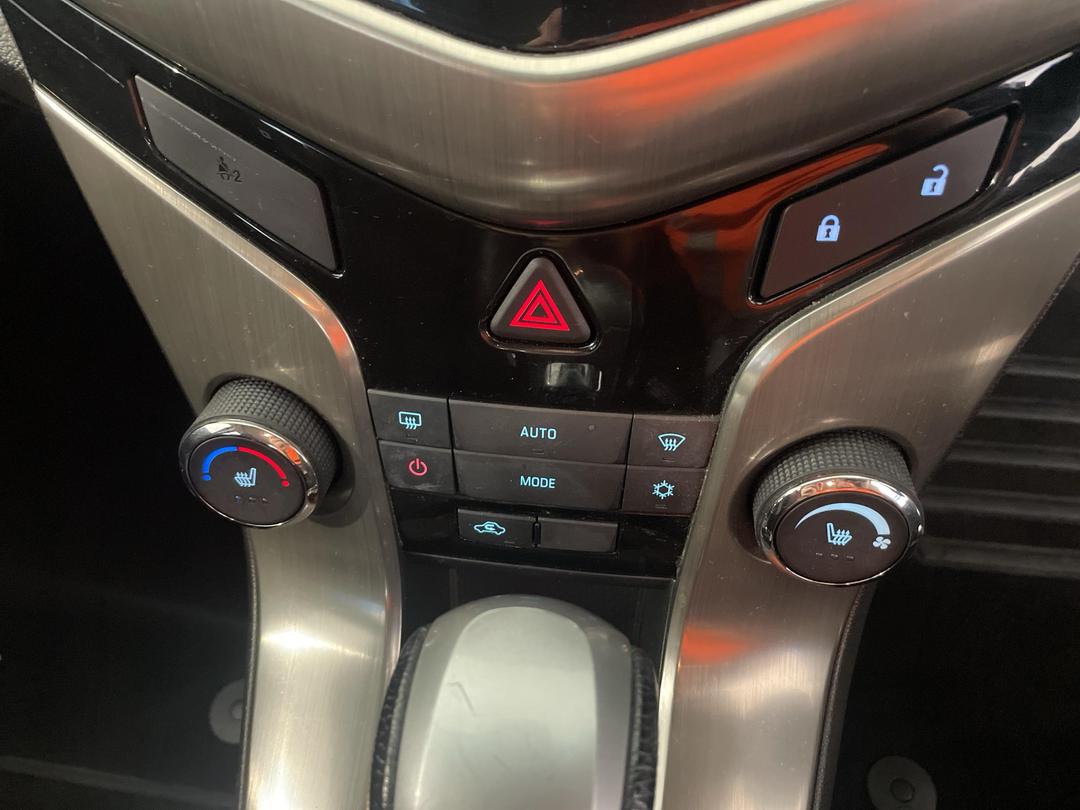 Photo '32' of Holden Cruze