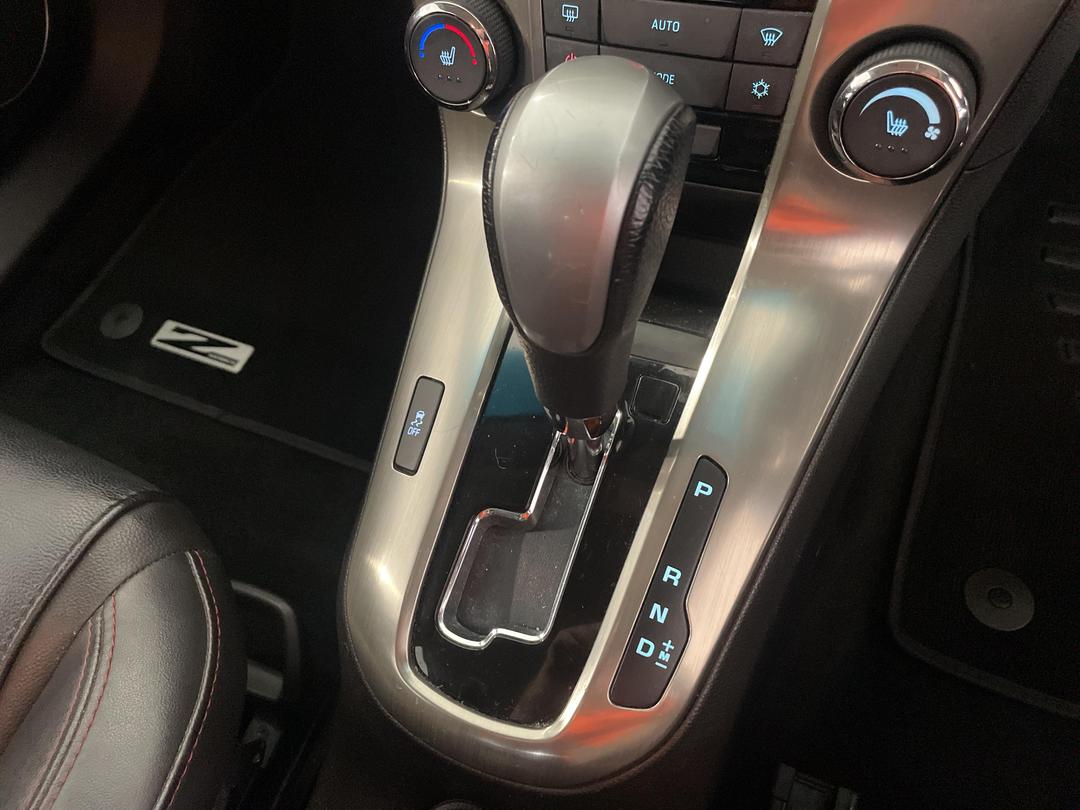 Photo '33' of Holden Cruze