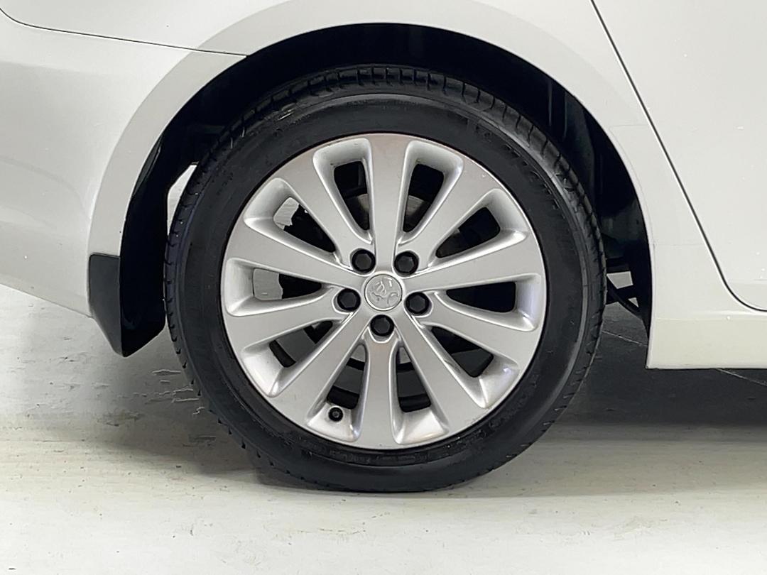 Photo '12' of Holden Cruze