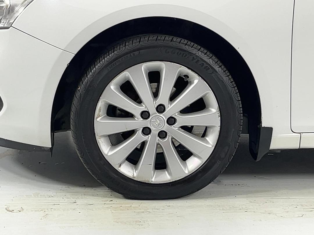 Photo '10' of Holden Cruze