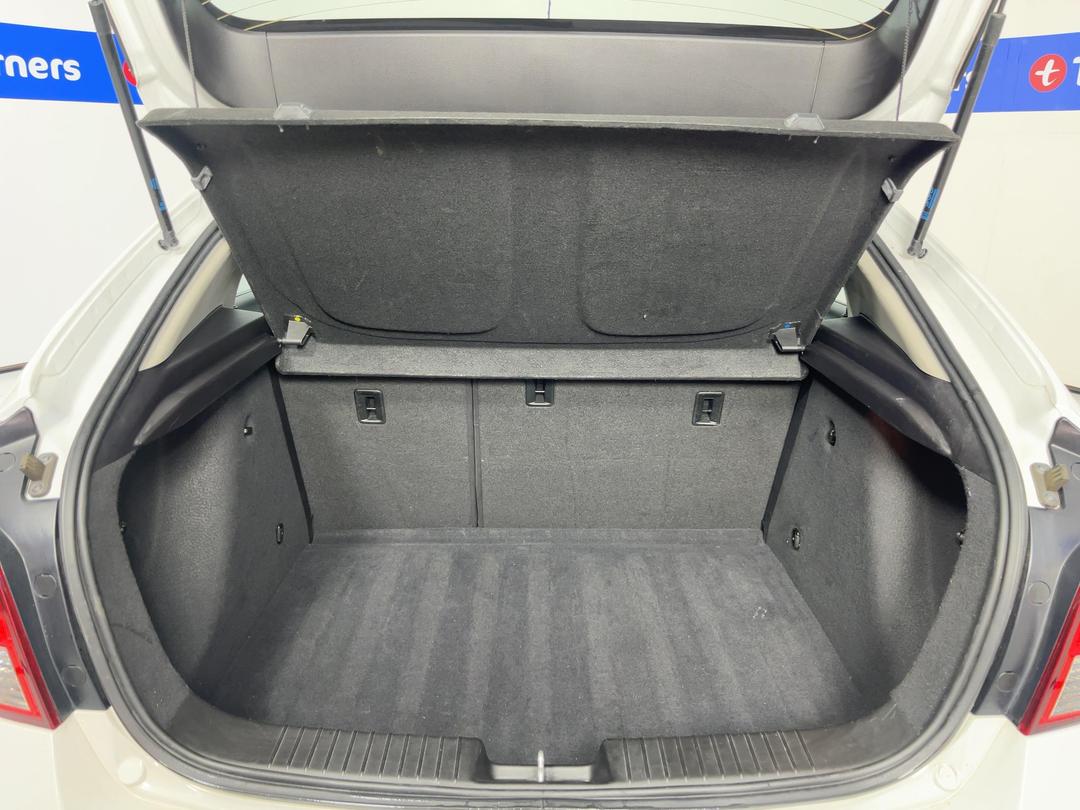 Photo '14' of Holden Cruze