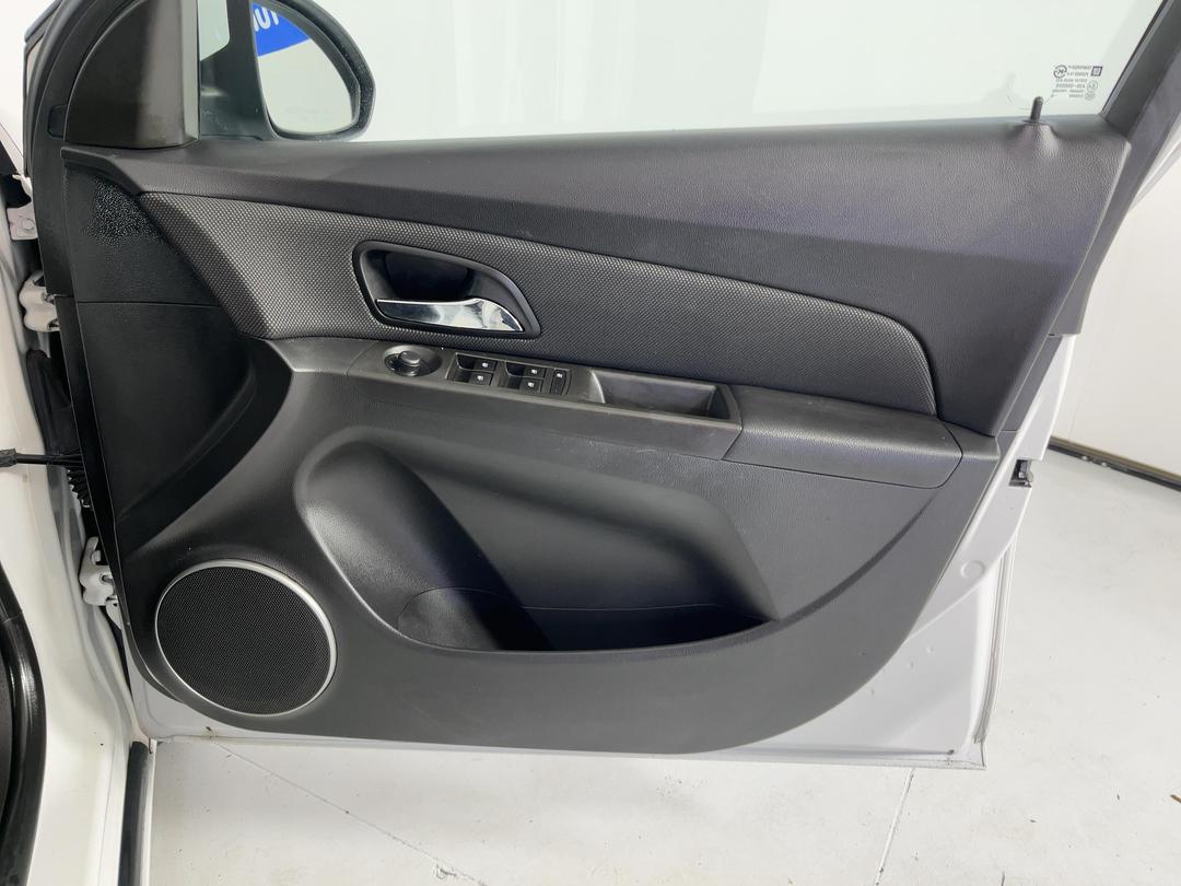 Photo '15' of Holden Cruze