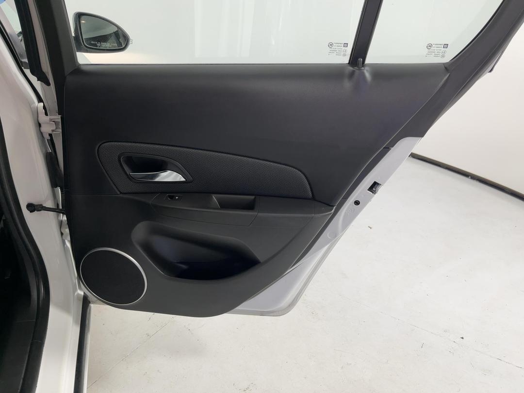 Photo '19' of Holden Cruze