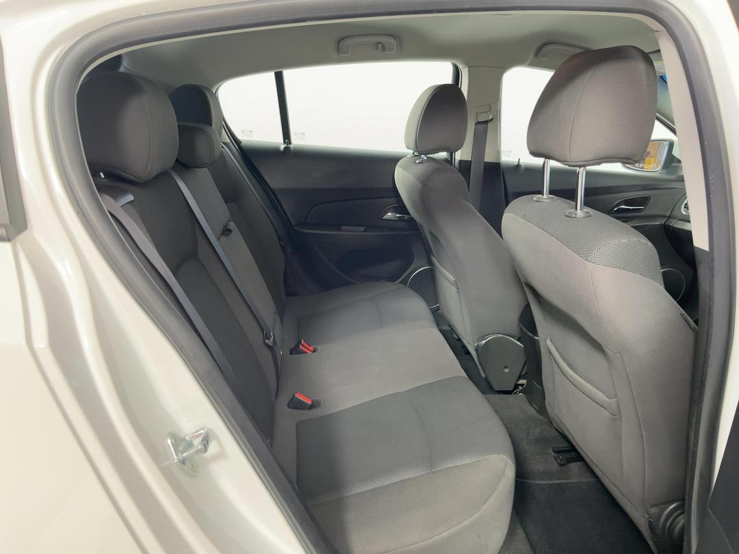 Photo '20' of Holden Cruze