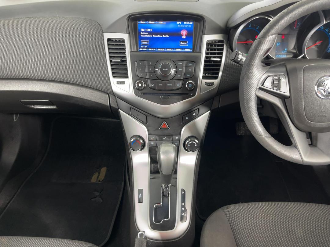 Photo '18' of Holden Cruze