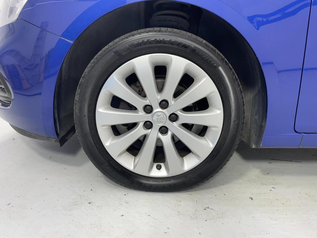 Photo '10' of Holden Cruze