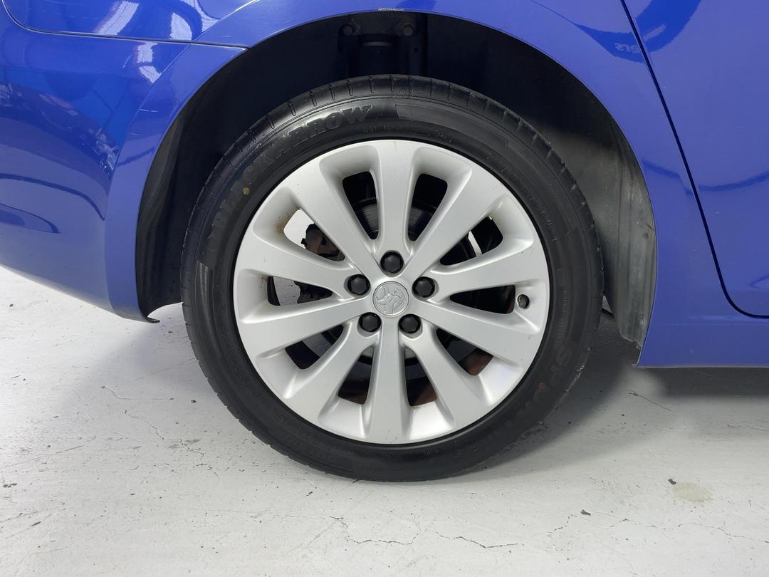 Photo '12' of Holden Cruze