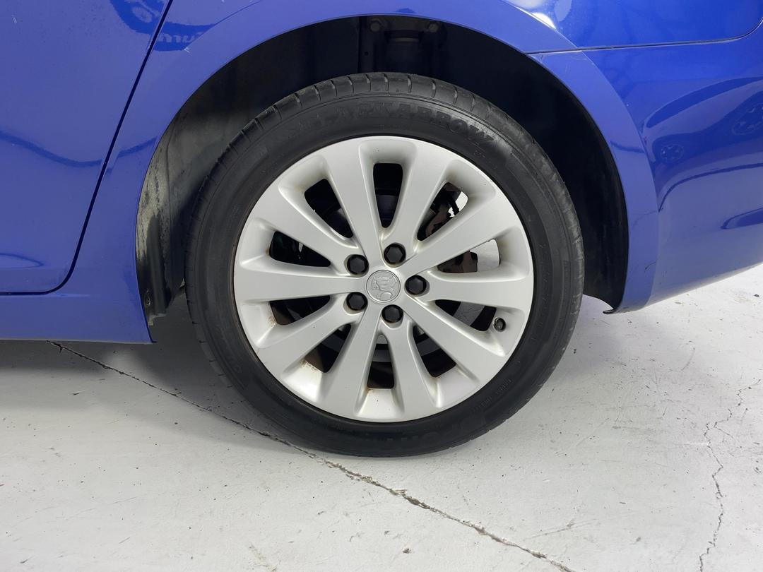 Photo '11' of Holden Cruze