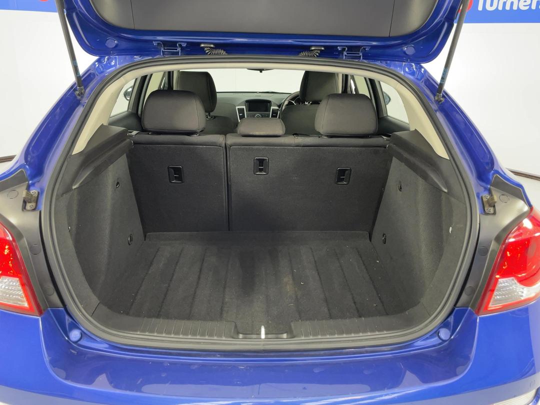 Photo '14' of Holden Cruze