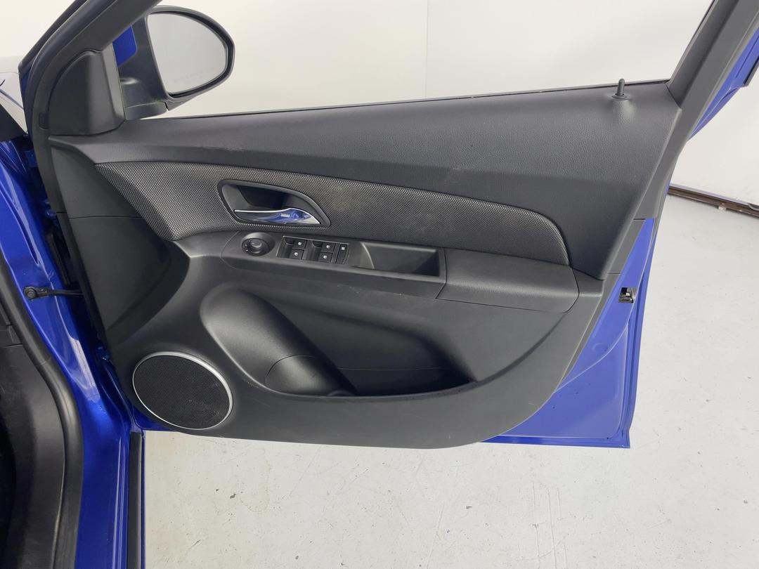Photo '15' of Holden Cruze