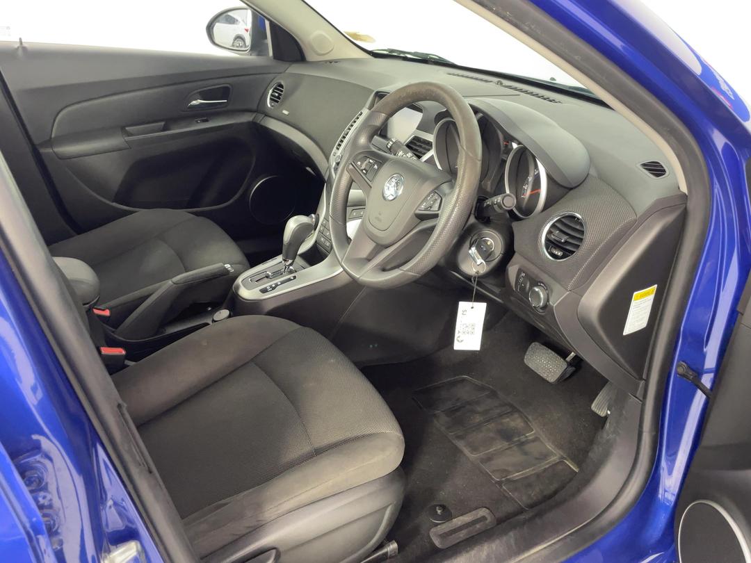 Photo '16' of Holden Cruze