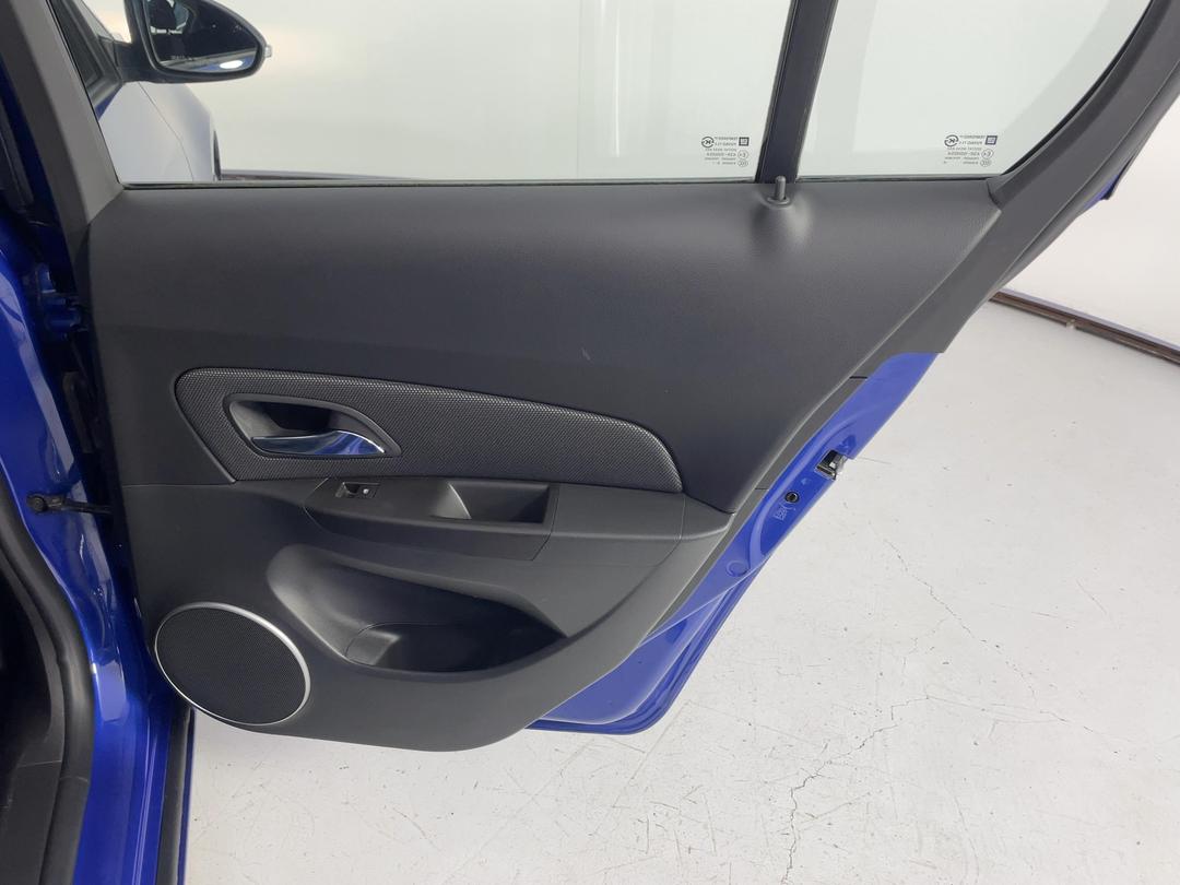 Photo '19' of Holden Cruze