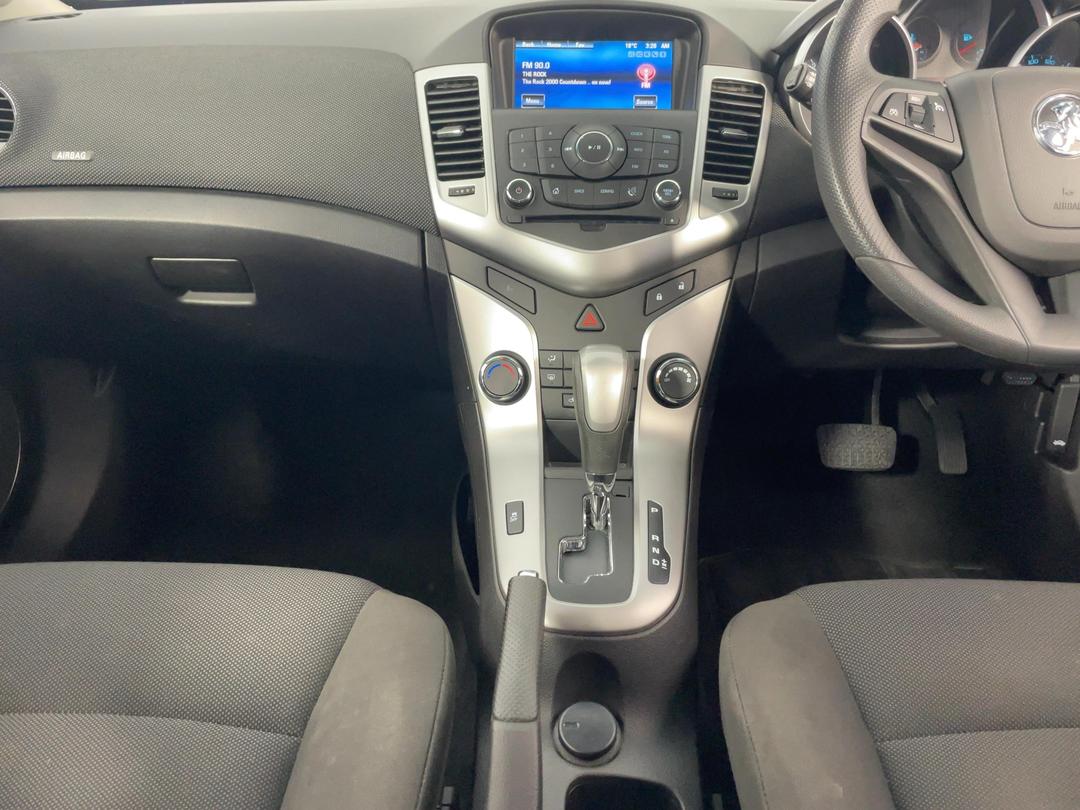 Photo '18' of Holden Cruze