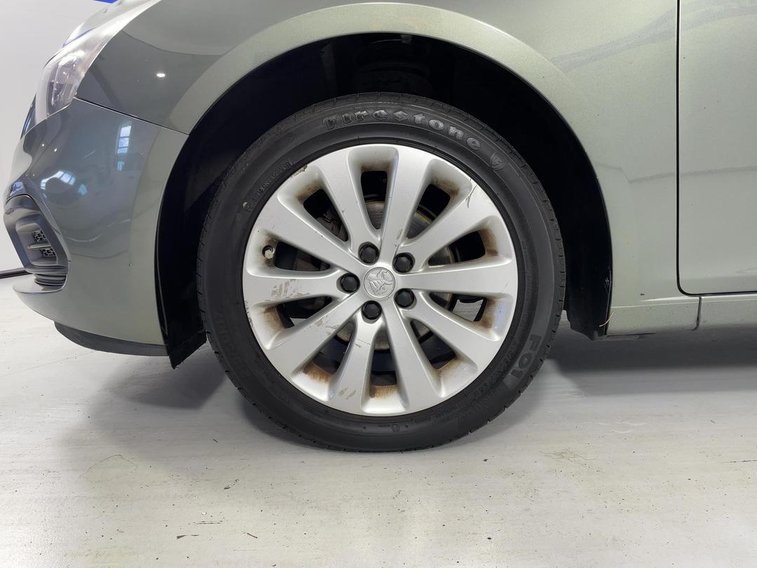Photo '10' of Holden Cruze