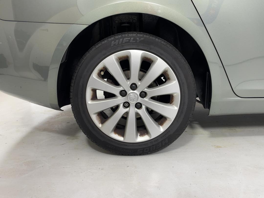 Photo '12' of Holden Cruze