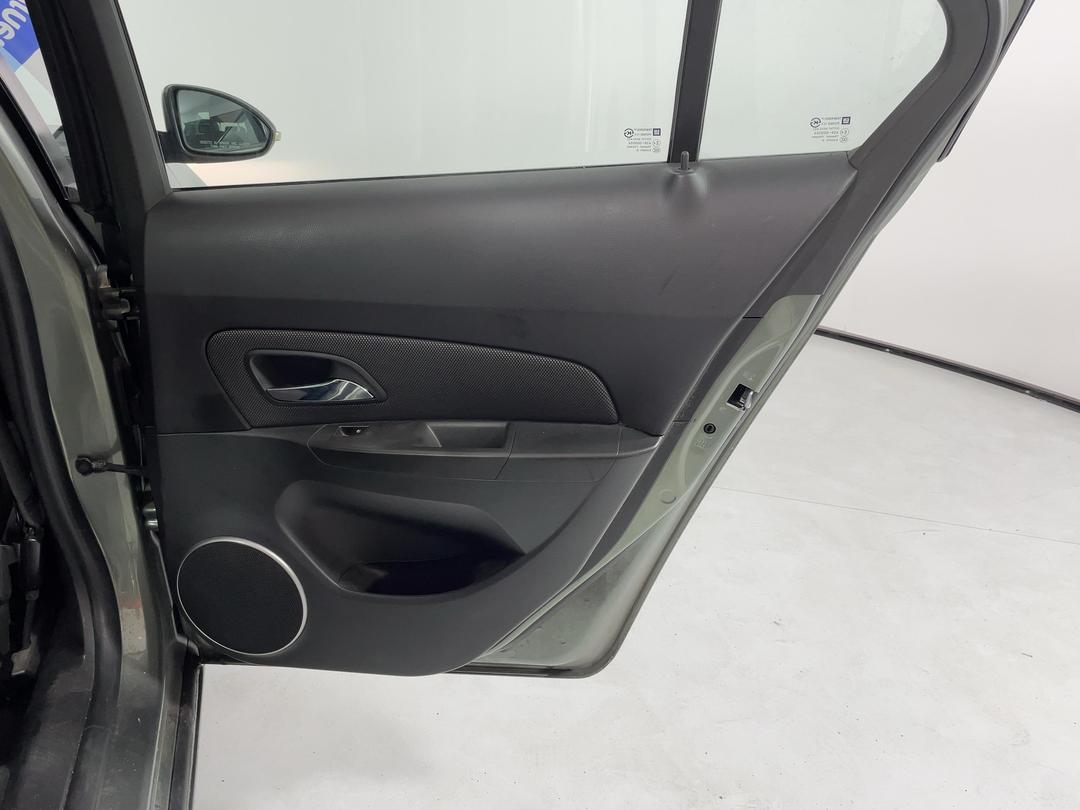 Photo '19' of Holden Cruze