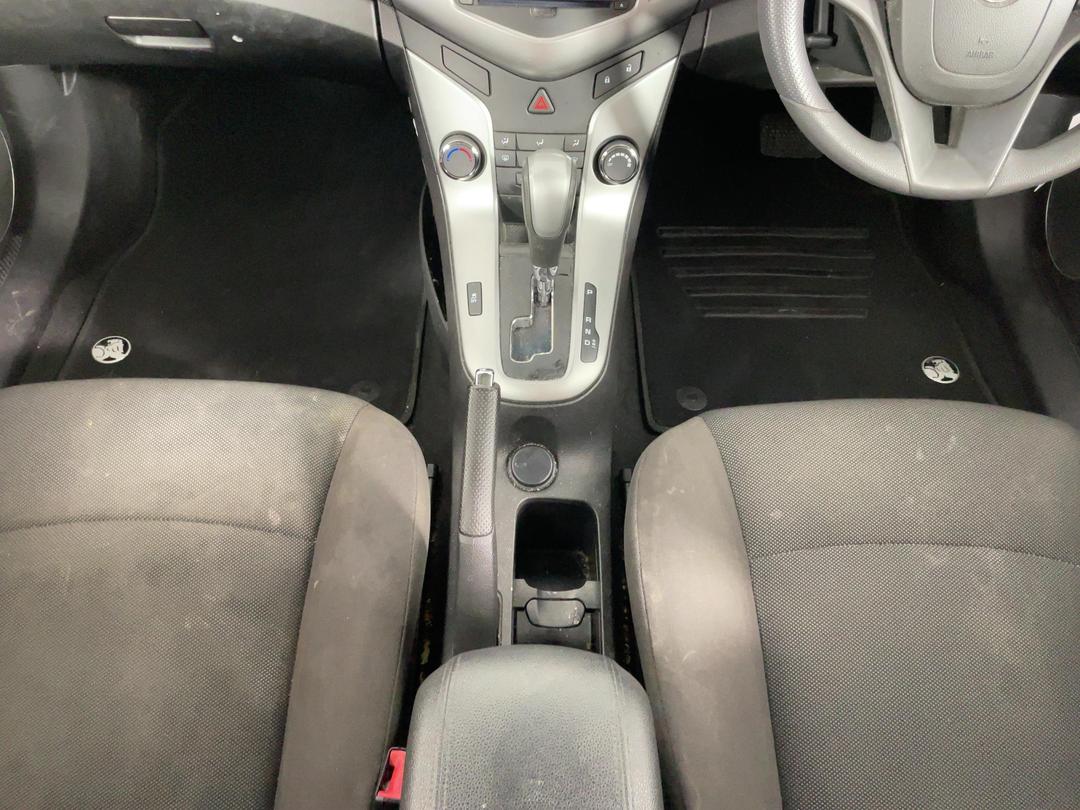 Photo '18' of Holden Cruze