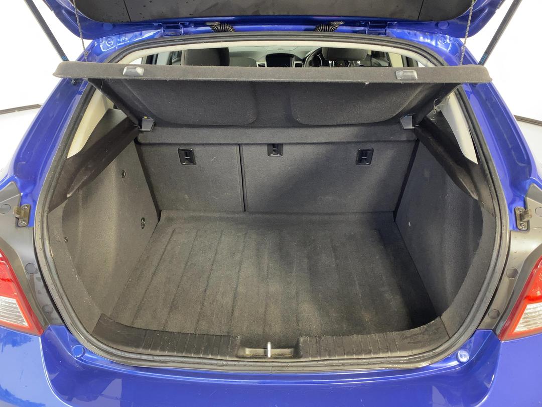 Photo '14' of Holden Cruze