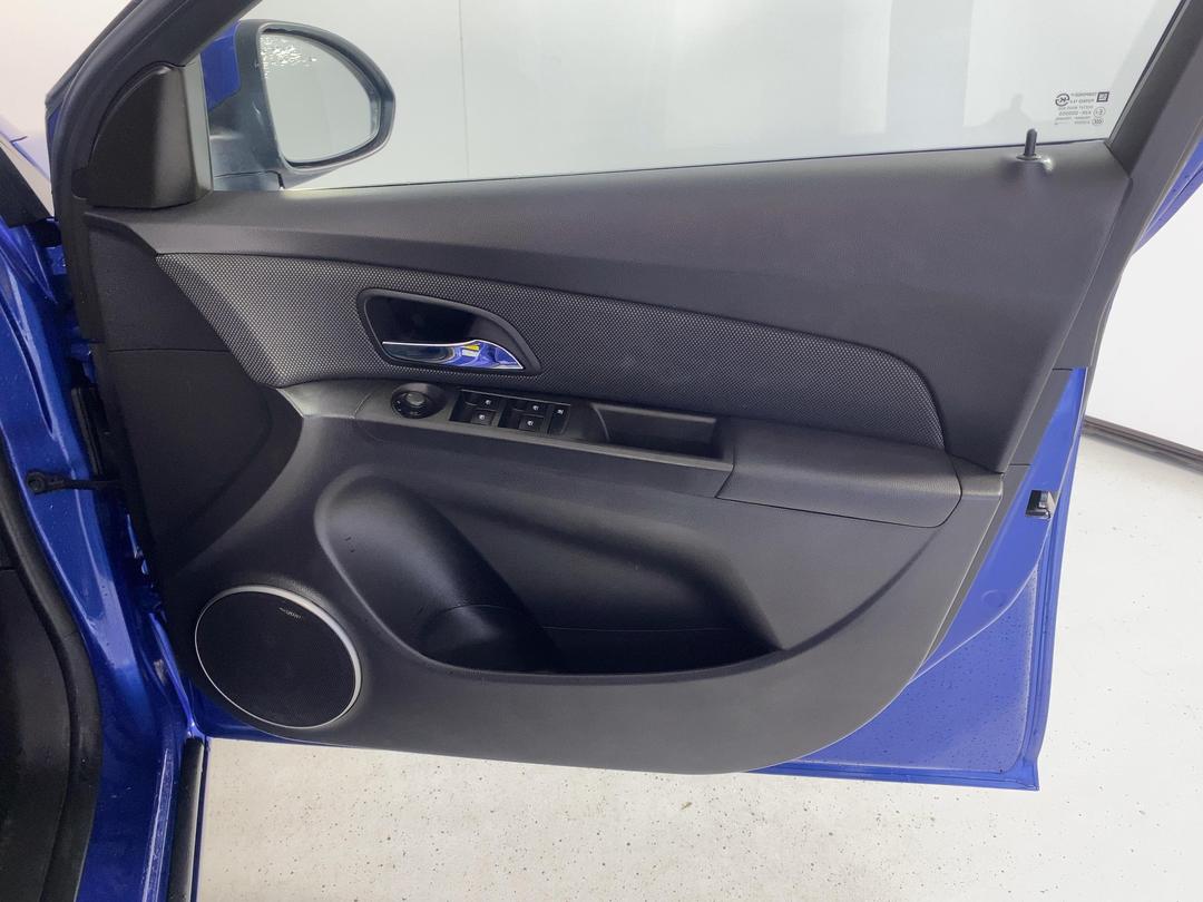 Photo '15' of Holden Cruze