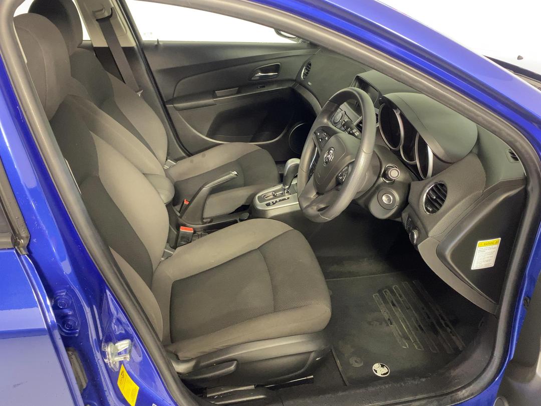 Photo '16' of Holden Cruze