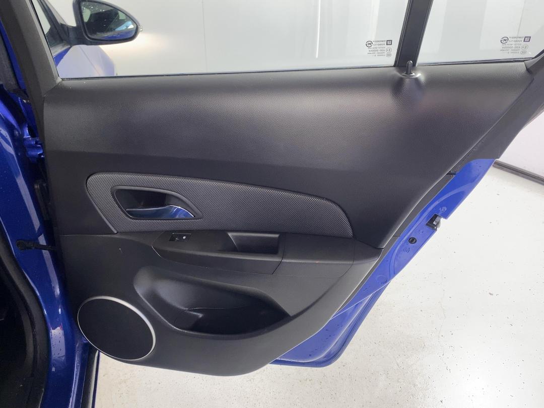 Photo '19' of Holden Cruze