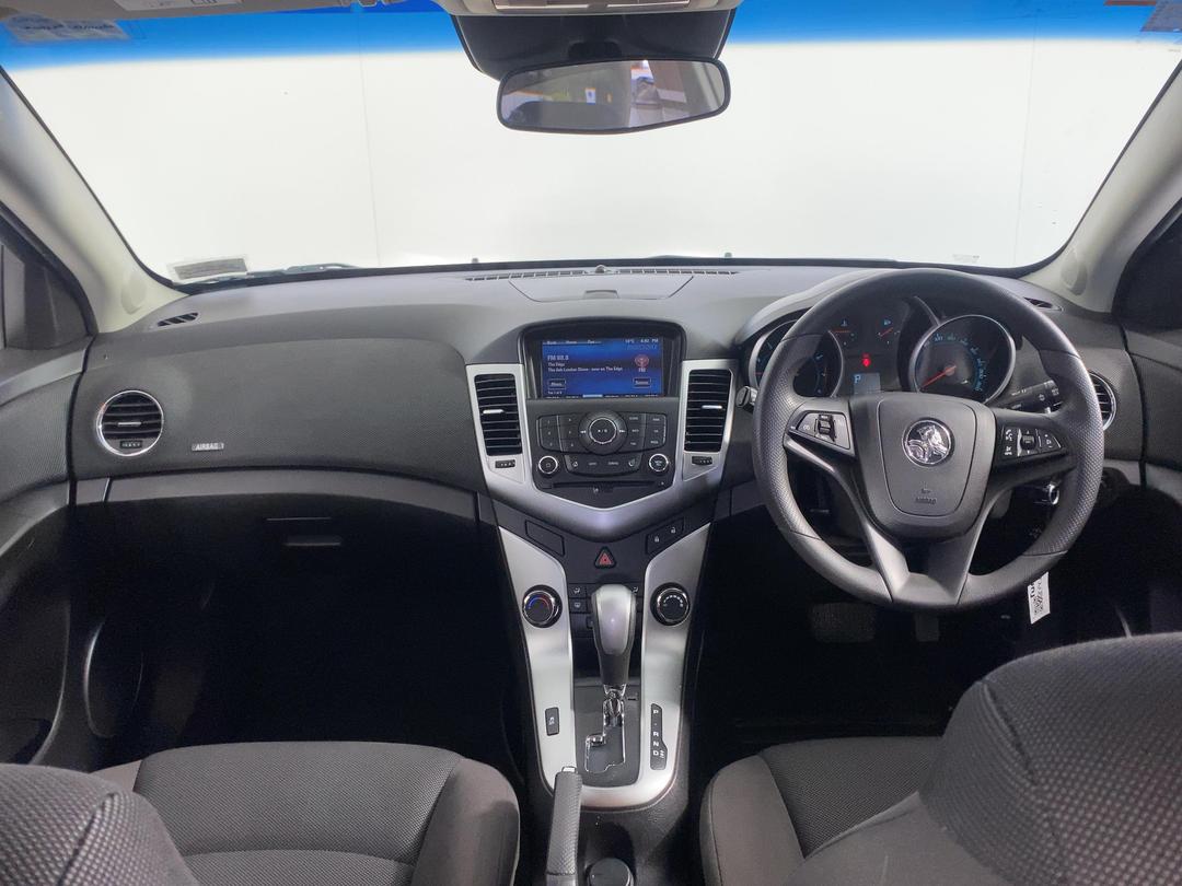 Photo '17' of Holden Cruze