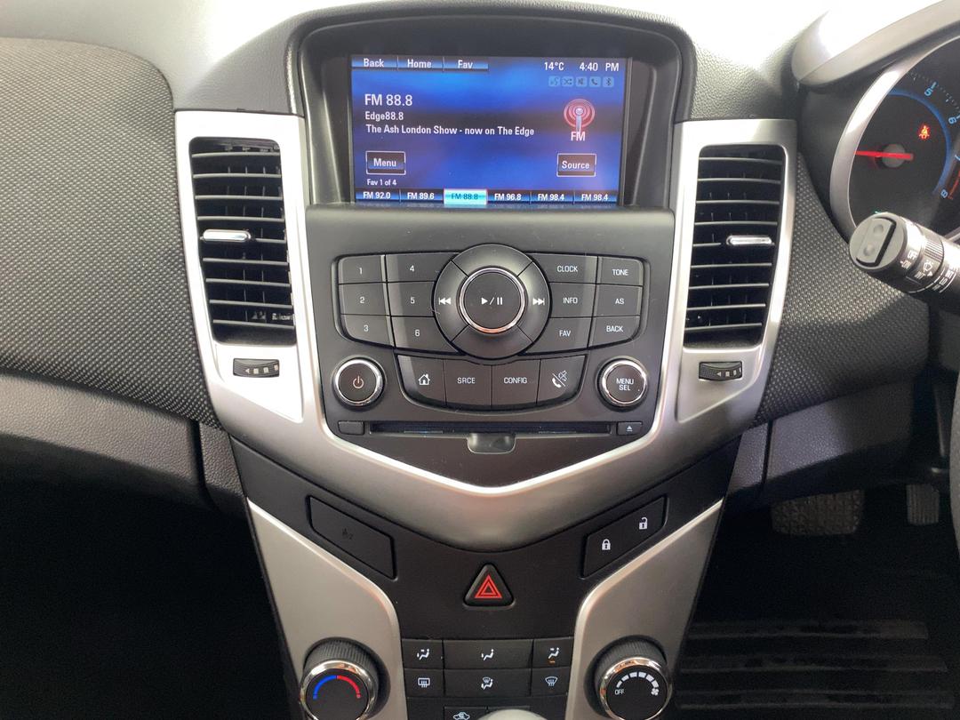 Photo '18' of Holden Cruze