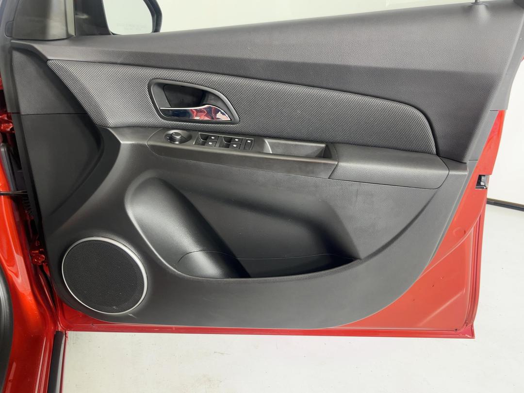 Photo '15' of Holden Cruze